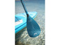 Deska do paddleboardingu Aqua Marina z wiosłem w wodzie.