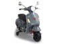 Elektryczny skuter Vespa dla dzieci w kolorze szarym.