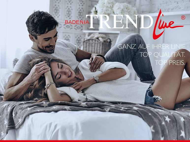 Para leży na łóżku z materacem Badenia Trendline.