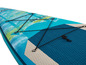 Niebieska dmuchana deska do paddleboardingu z gumowymi sznurkami.