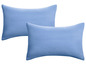 Dwie niebieskie poszewki na poduszki.