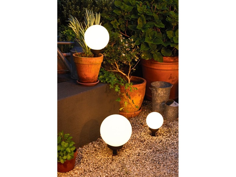 Pełny ekran: LIVARNO LUX Solarna lampa ogrodowa kula LED Ø 15 cm - zdjęcie 2