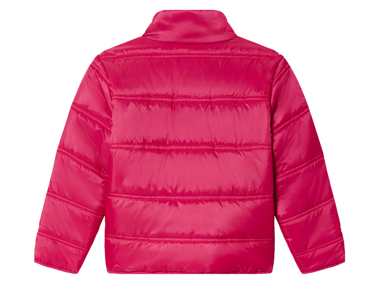 Różowa kurtka puchowa.