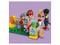 Dwie figurki Lego Friends w warsztacie, z piłą i nożyczkami.