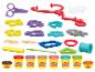 Zestaw lekarski Play-Doh z różnymi narzędziami, foremkami i kilkoma pojemnikami ciastoliny.