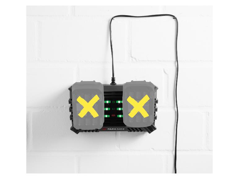 Podwójna ładowarka PARKSIDE z dwoma akumulatorami na białej ścianie z cegieł.