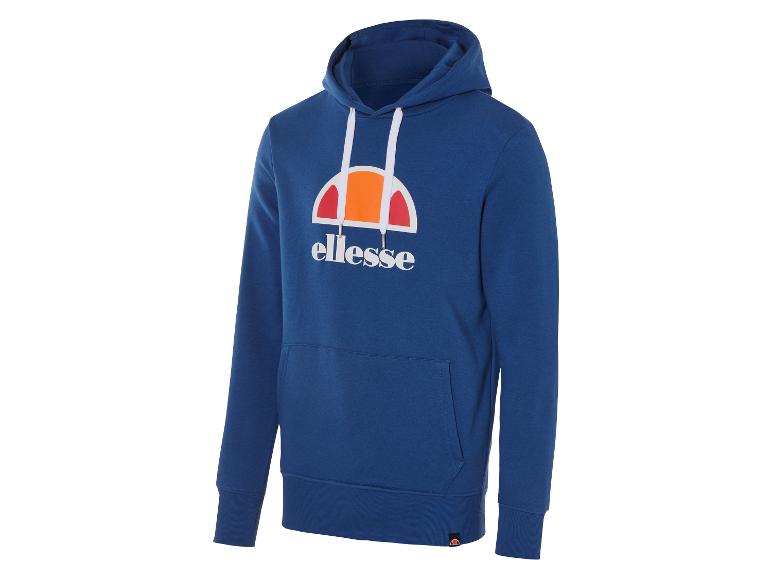 Niebieska bluza z kapturem Ellesse z dużym logo na piersi.