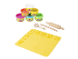 Zestaw plasteliny Play-Doh z narzędziami i matą do modelowania.