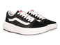 Czarne Vans Old Skool z białymi akcentami.