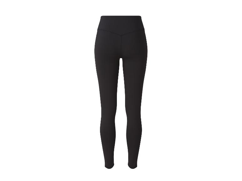 Czarne legginsy, dopasowane, sportowe.