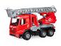 Czerwony plastikowy samochód strażacki z drabiną