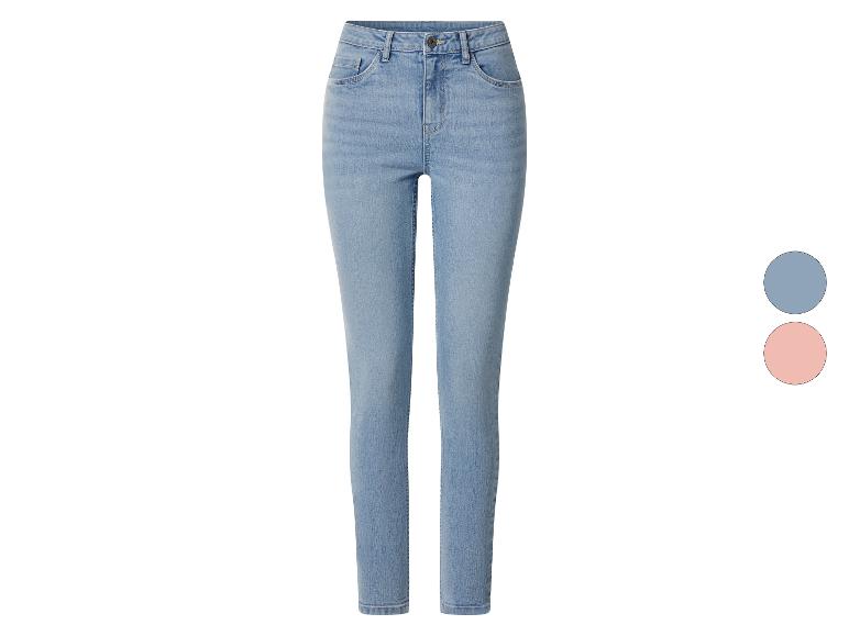 Damskie jasnoniebieskie jeansy skinny z denimu w dwóch wariantach kolorystycznych.