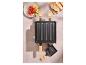 Grill raclette z warzywami i chlebem na stole.