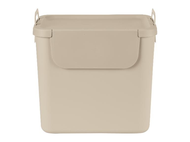 Beżowe plastikowe pudełko z pokrywką i uchwytami.