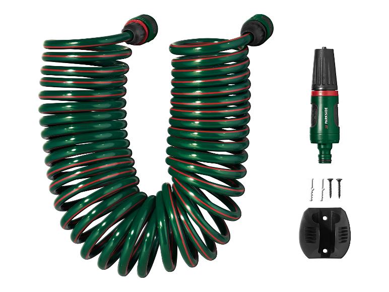 Zwijany wąż ogrodowy Parkside z akcesoriami.