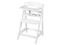 Białe krzesło do karmienia z tacką i pasami bezpieczeństwa.