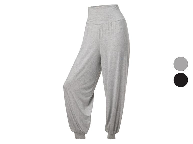 Szare i czarne spodnie do jogi, luźny, wygodny krój.