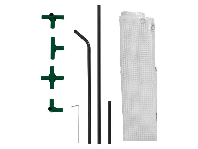 Zielone elementy ramy szklarni i biała siatka