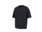Czarny, luźny t-shirt z krótkim rękawem, widoczny pod kątem.