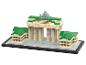 Model LEGO Bramy Brandenburskiej, z zielonymi dachami i beżowymi kolumnami.