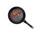 Czarna patelnia z grillowanym stekiem, grzybami i pomidorami cherry.