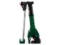 Zbliżenie na teleskopowy uchwyt i wąż ssący elektrycznego narzędzia.
