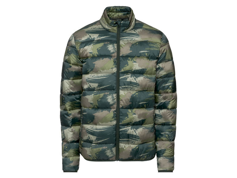 Zielona kurtka z kamuflażem i wysokim kołnierzem.