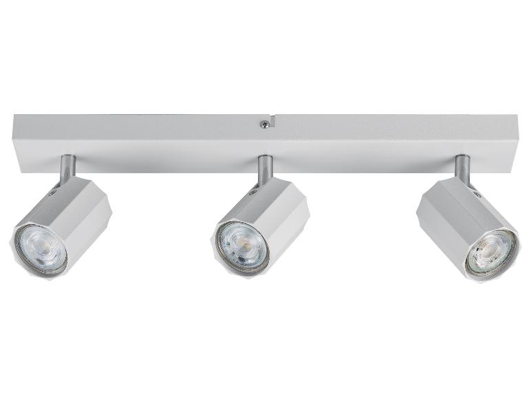 Trzypunktowa lampa sufitowa z regulowanymi reflektorami.