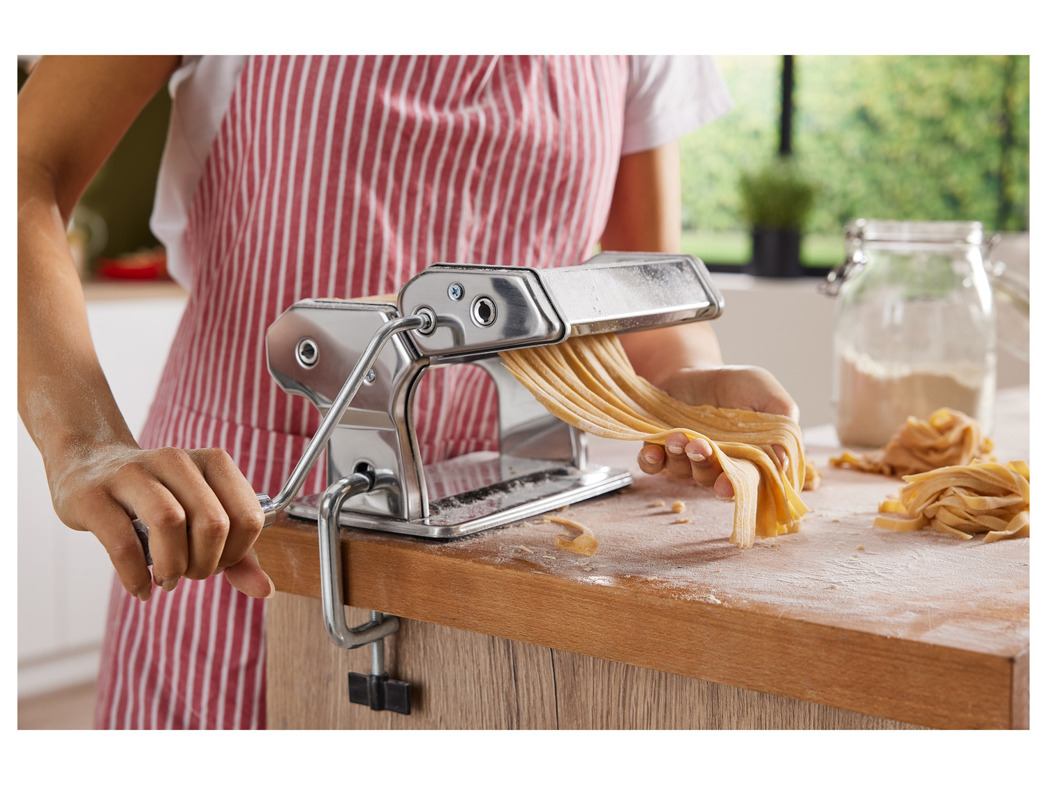 Maszynka do makaronu z regulacją grubości ciasta