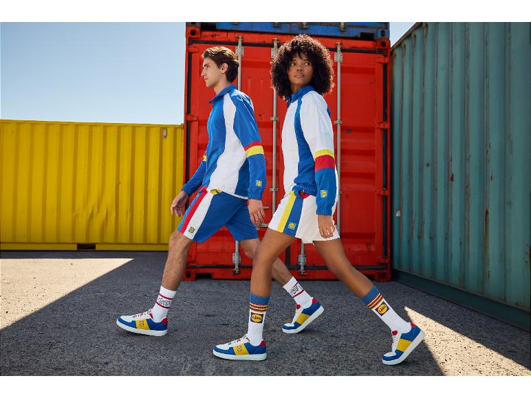 Buty i odzież sportowa Lidl, styl retro.