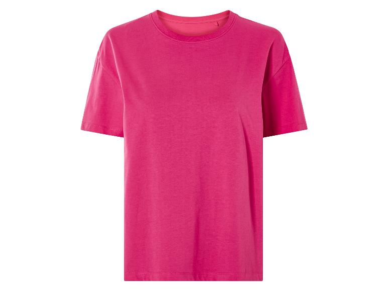 Różowy T-shirt z krótkim rękawem.