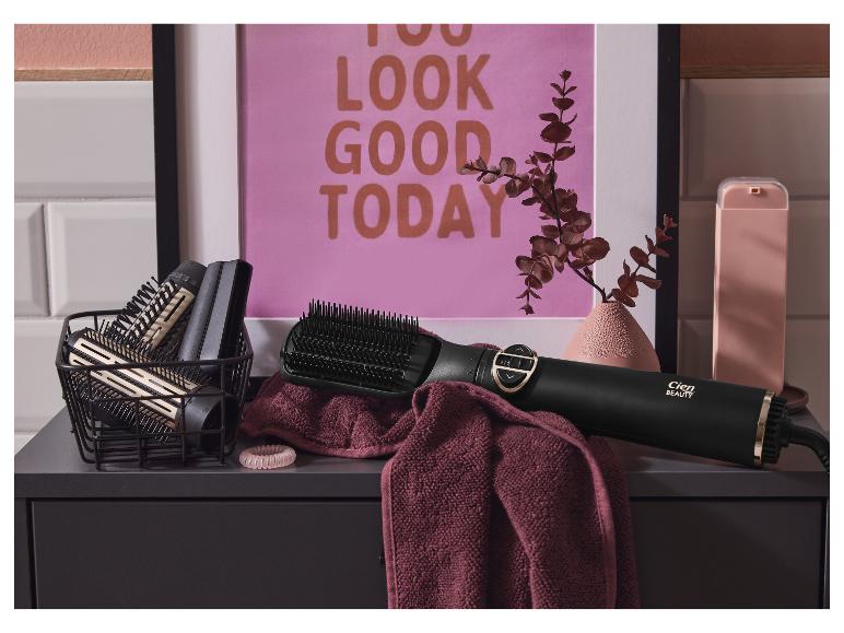 Suszarko-szczotka Cien Beauty na łazienkowej szafce.