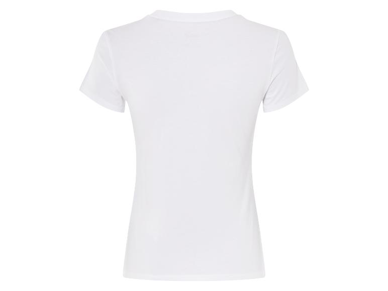Biały t-shirt z krótkim rękawem.