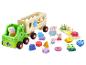 Drewniany zestaw zabawek Peppa Pig z ciężarówką, przyczepą i sorterem kształtów.
