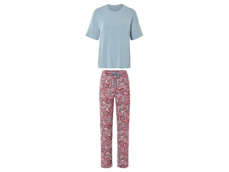 Niebieska koszulka i spodnie w paisley print.