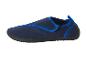 Buty do wody, granatowe z niebieskimi lamówkami.