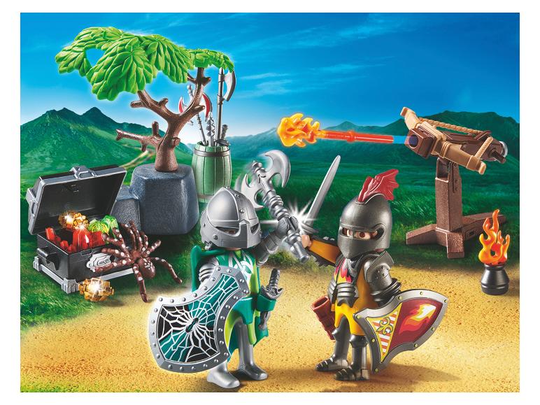 Dwóch rycerzy Playmobil z bronią i skrzynką ze skarbami.