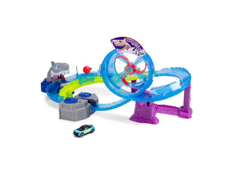 Zestaw Hot Wheels z motywem rekina, niebieskim torem i turkusowym samochodem.