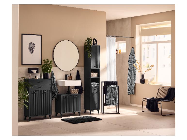 Stojak na ręczniki LIVARNO home w stylowej łazience.