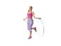 Kobieta w fuksjowym topie sportowym i wzorzystych legginsach skacząca na skakance