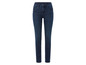Ciemnoniebieskie jeansy damskie w stylu skinny.