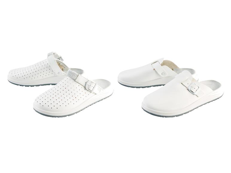 Dwie pary białych klapek z klamrą