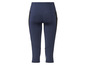 Granatowe legginsy sportowe z czarnymi detalami.
