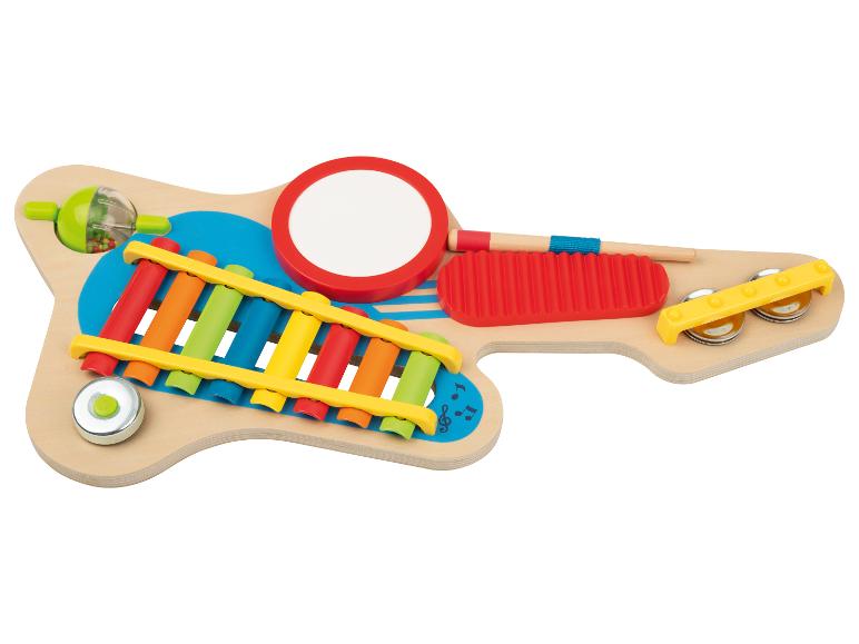 Drewniana zabawka muzyczna w kształcie gitary z ksylofonem, bębnem i innymi instrumentami.