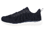 Granatowe dzianinowe buty sportowe z białą podeszwą.