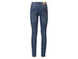 Niebieskie skinny jeansy marki Denim Department.