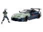 Niebieskie Mazda RX-7 ze spoilerem i figurką Naruto.