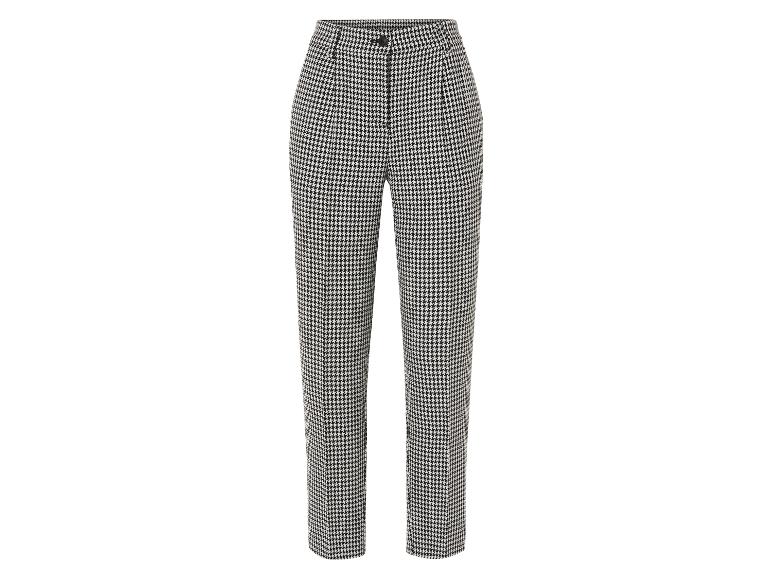Czarno-białe spodnie w kratę typu houndstooth.