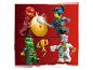 Cztery minifigurki LEGO Ninjago, dwie walczące z tarczą, a dwie trzymające trofeum i kubek.