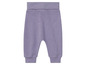 Fioletowe spodnie dresowe dla dziecka.